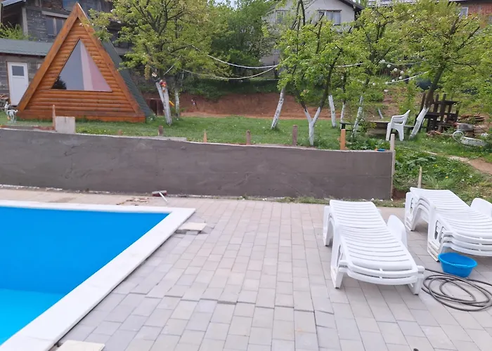 Lana אתר קמפינג